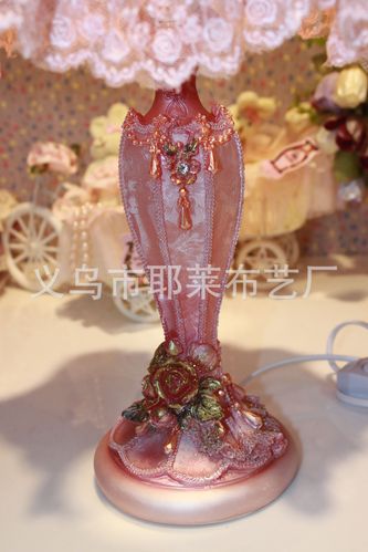 光影织梦 从卧室到婚庆，品味布艺蕾丝台灯的欧式创意美学